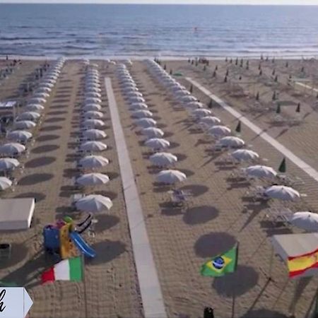 Front Beach Apartments Viareggio Zewnętrze zdjęcie