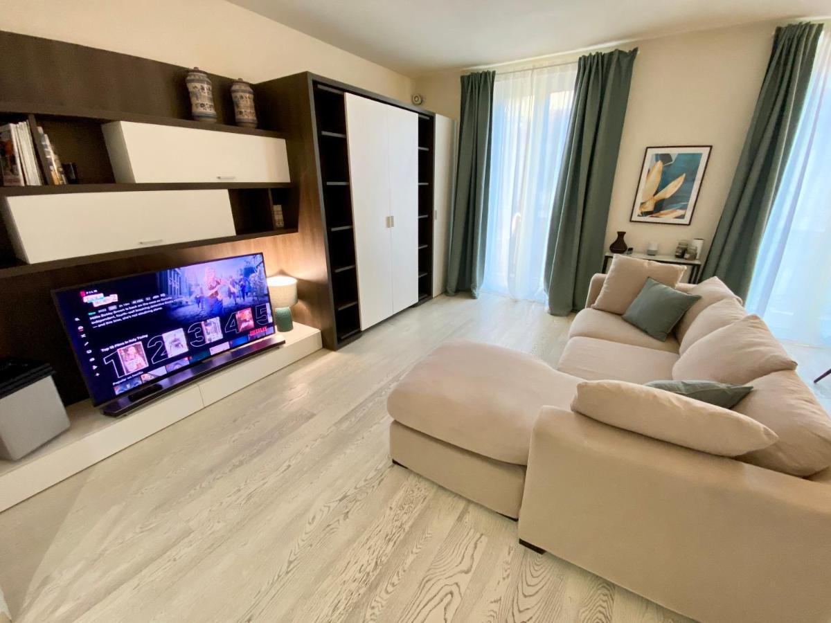 Front Beach Apartments Viareggio Zewnętrze zdjęcie