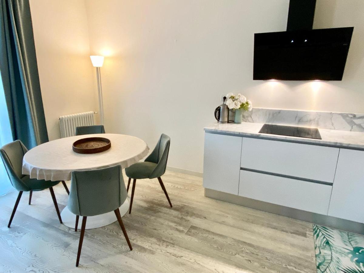 Front Beach Apartments Viareggio Zewnętrze zdjęcie