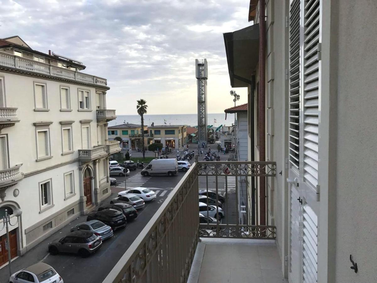 Front Beach Apartments Viareggio Zewnętrze zdjęcie
